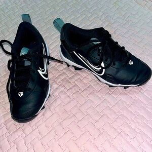 Nike softball cleats like new